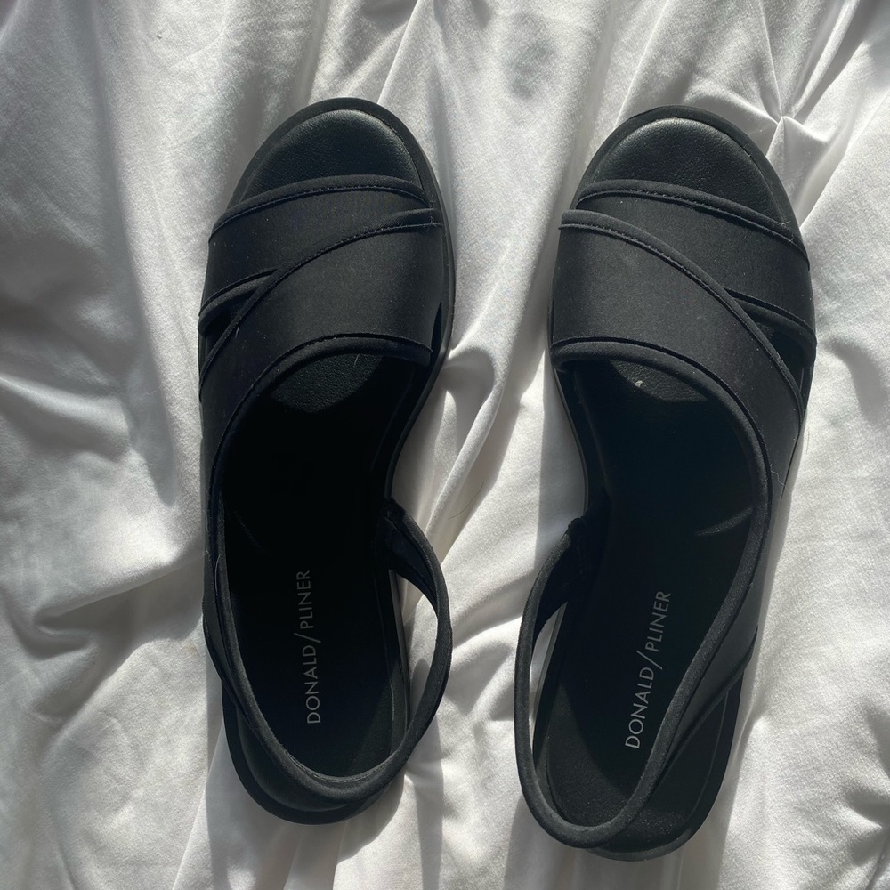 Donald J Pliner Sandals